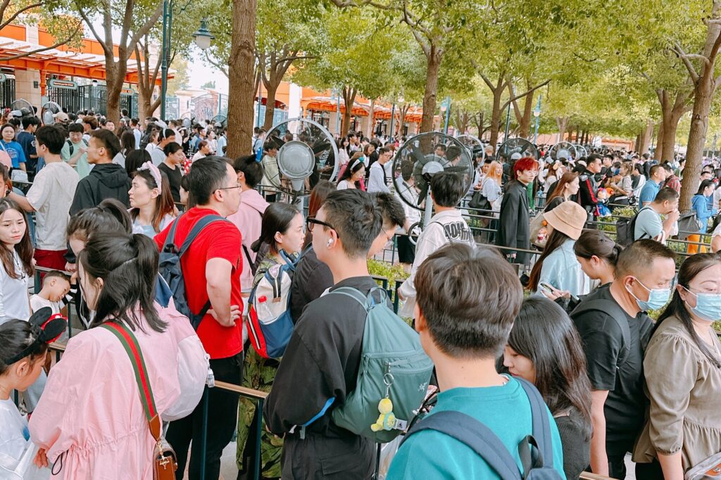 ディズニーの入場の列